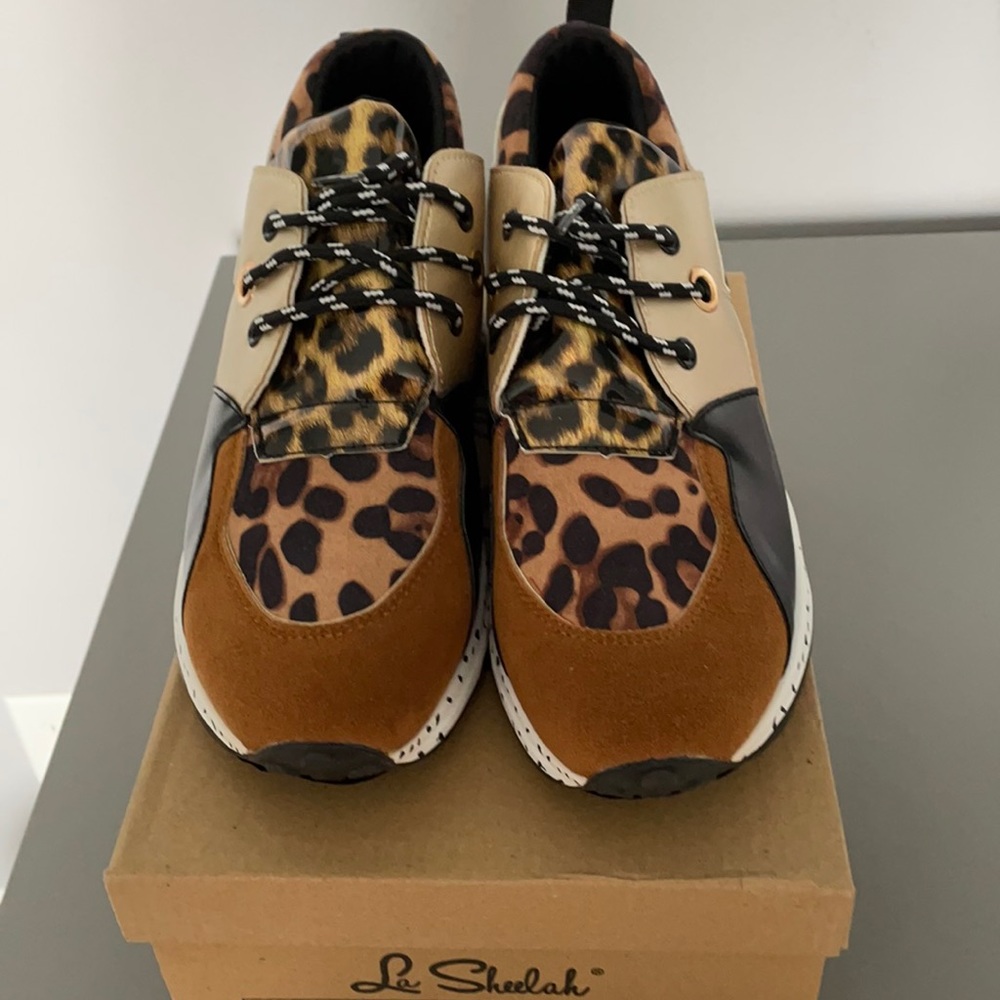 Leopard women’s 8.5 beautiful leopard sneaker wedge